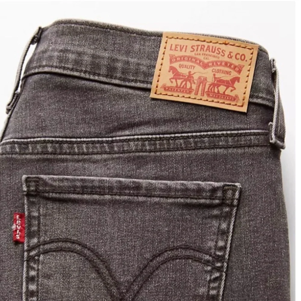 Levi's 299650149 Shorts Women's 33 Black Denim Stretch Mid‎ Length
